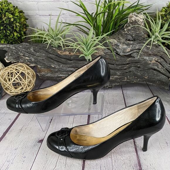 Michael Kors Fulton Mid Pumps - Picture 5 of 9